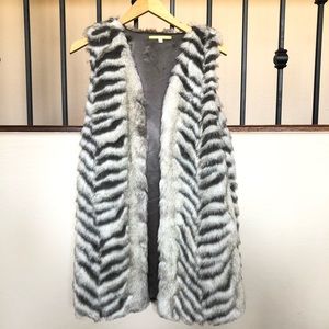 Gianni Bini faux fur long vest size small grey